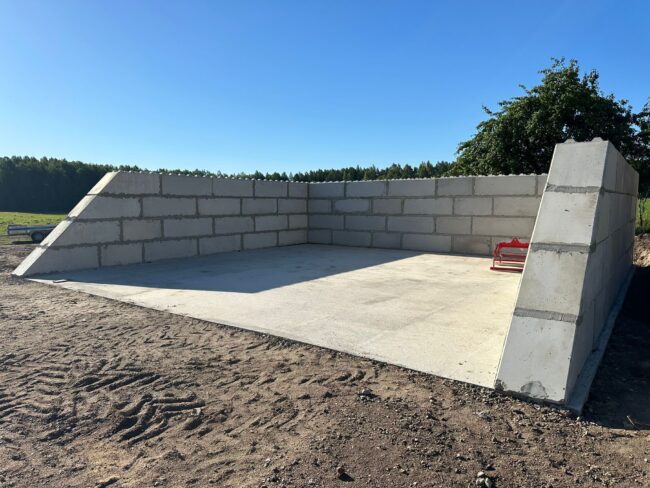 Beramkravu noliktava no blokiem