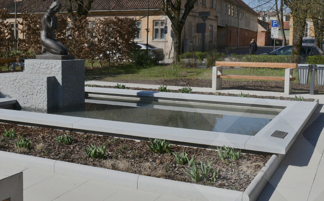 Betona-plaksnes-lielizmera_arhitektoniskais_LAT-SLABS_privatmajam_pilsetvidei_arhitektoniskas-betona-plaksnes_4